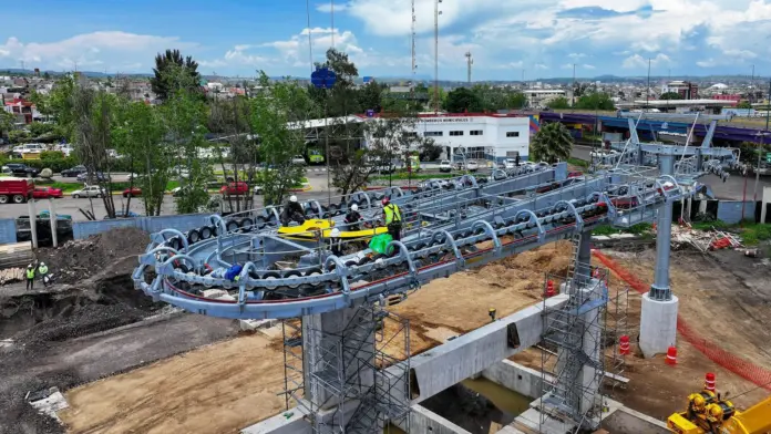 Bedolla asegura que la construcción del teleférico avanza sin contratiempos