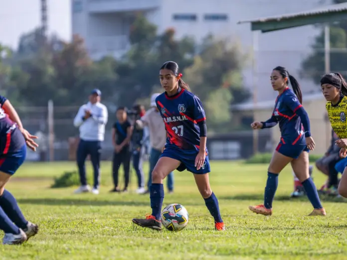 Conjunto femenil de fútbol soccer la Universidad Michoacana de San Nicolás de Hidalgo