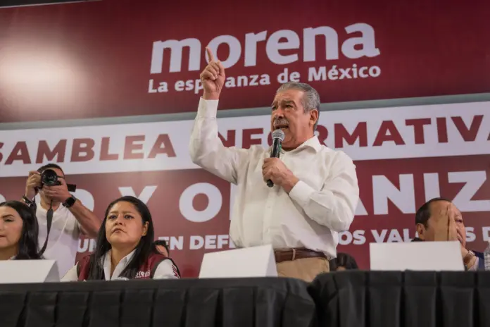Raúl Morón como abanderado de Morena