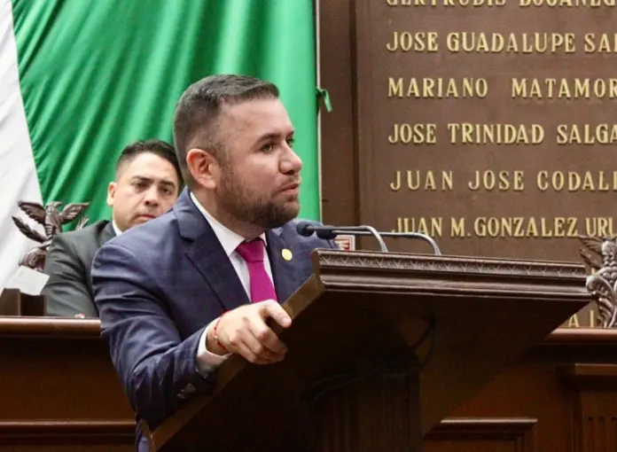 Coordinador parlamentario del Partido del Trabajo en el Congreso de Michoacán, Reyes Galindo Pedraza