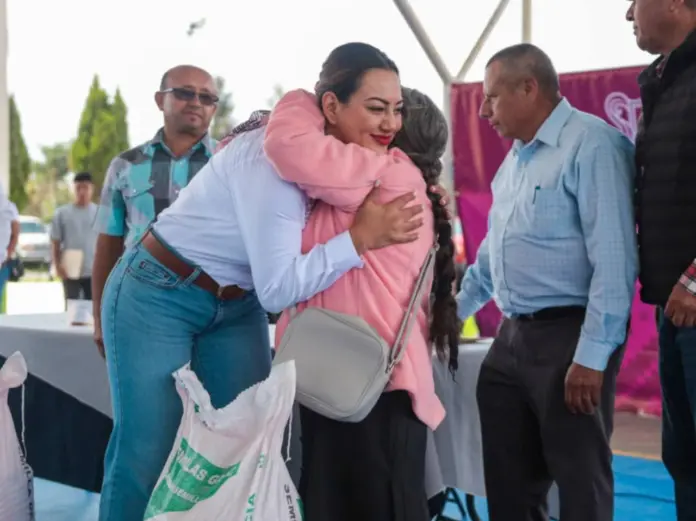 Entrega histórica de semilla de avena en Zacapu fortalece al campo: Mónica Valdez