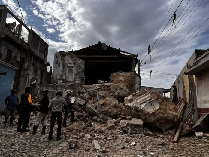 Se sacude Guatemala tras terremotos