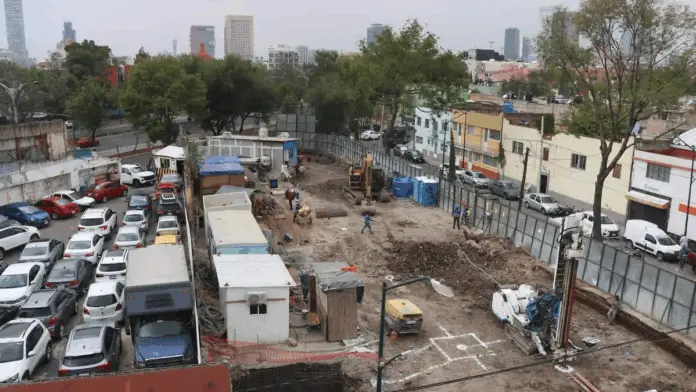 Hallan restos óseos dentro de una obra de construcción en CDMX