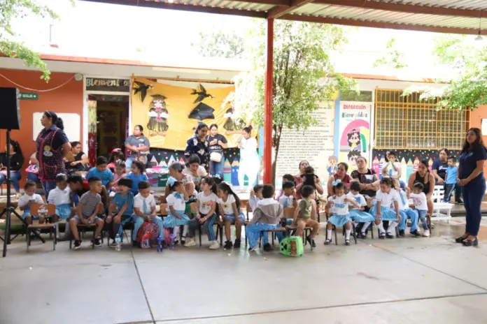 Ayuntamiento de Huetamo construye desayunadores en el jardín de niños 