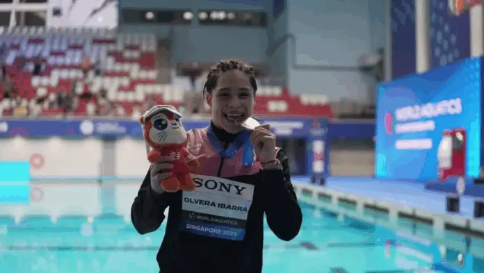 Osmar Olvera se convierte en campeón mundial de trampolín