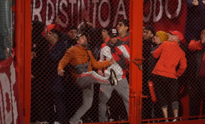 #Video: Partido en Sudamérica se vuelve una cacería entre hinchas