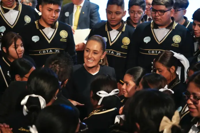 PRIMER CICLO ESCOLAR DE BACHILLERATO NACIONAL EN LA CIUDAD DE MÉXICO