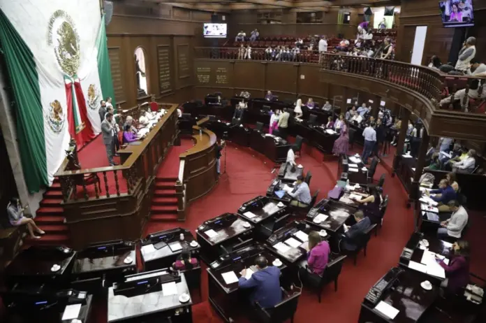 Congreso de Michoacán avanza