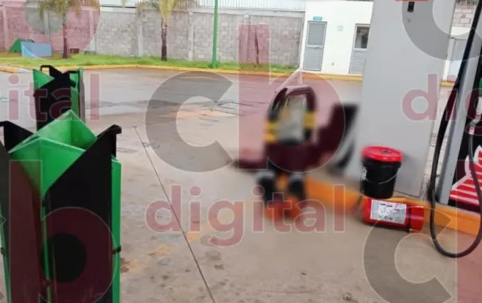 Mujer muere atropellada por camión en gasolinera de Ario de Rosales