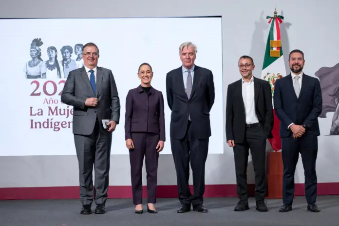 Ciudad de México, 25 de septiembre de 2025.- El Gobierno de México, a través de la Secretaría de Economía, anunció una inversión de 4 mil 800 millones de dólares de la empresa CloudHQ, uno de los mayores desarrolladores de data centers en el mundo, para la construcción de seis Centros de Datos en Querétaro, como parte del Plan México, y los cuales generarán 7 mil 200 empleos altamente calificados en el sector de la construcción y 900 empleos de trabajo permanentes. La Presidenta de México, Claudia Sheinbaum Pardo, destacó que la inversión es importante para el país ya que otorga capacidad para el procesamiento de datos relacionados con la inteligencia artificial y con el uso de las tecnologías de la información. “Iniciar con inversiones en centros de datos es importante para México. Nos da capacidad en el país de procesamiento de datos relacionado con la inteligencia artificial y, en general, con el uso de tecnologías de la información, pero, además, nos abre una nueva posibilidad de inversión en México