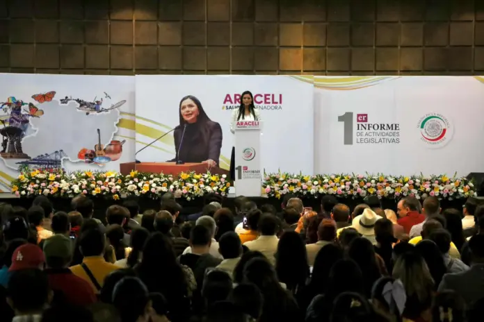 Con mantas exhiben repudio a la senadora Araceli Saucedo