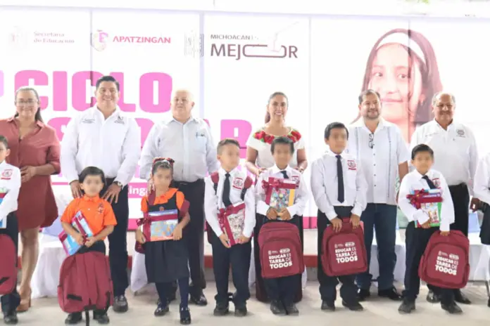 Fanny Arreola da inicio del ciclo escolar en Apatzingán con tecnología y compromiso educativo