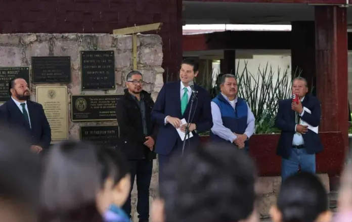 Alfonso Martínez encabeza arranque de Ciclo Escolar en Sec. Fed. No. 1