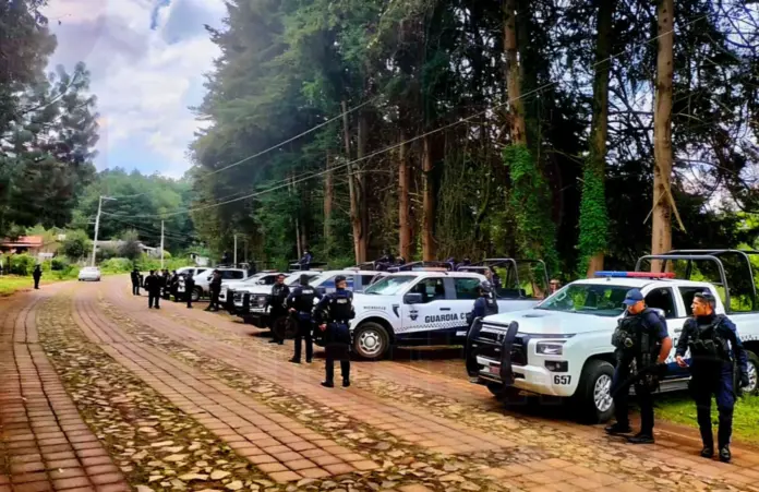 Civiles armados atacan a policías en Morelia