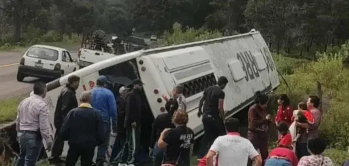 Reportan accidente de autobús en la carretera Quiroga - Zacapu
