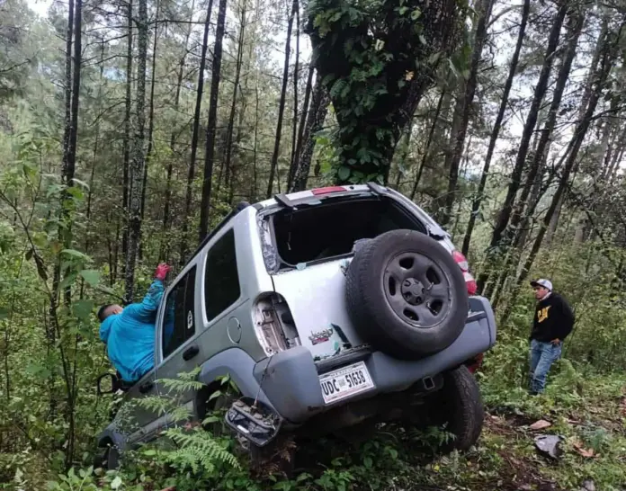 Se matan dos jóvenes en accidente automovilístico