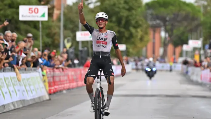Isaac del Toro conquista el Giro della Toscana 2025