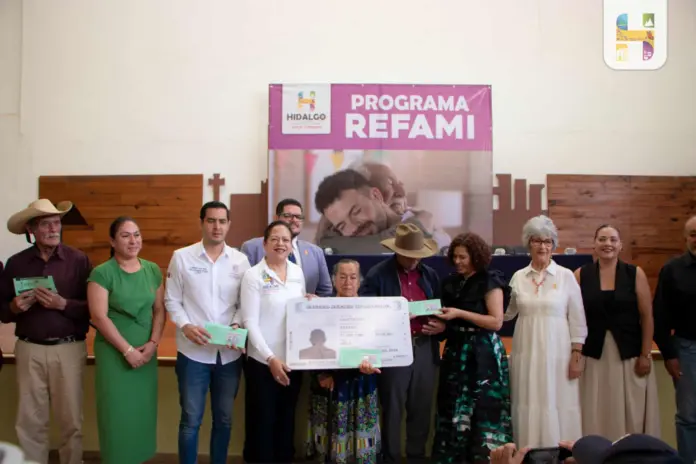 Jeovana Alcántar, entregó 14 visas estadounidenses a adultos mayores del Municipio, dentro del Programa Reencuentro Familiar (REFAMI)