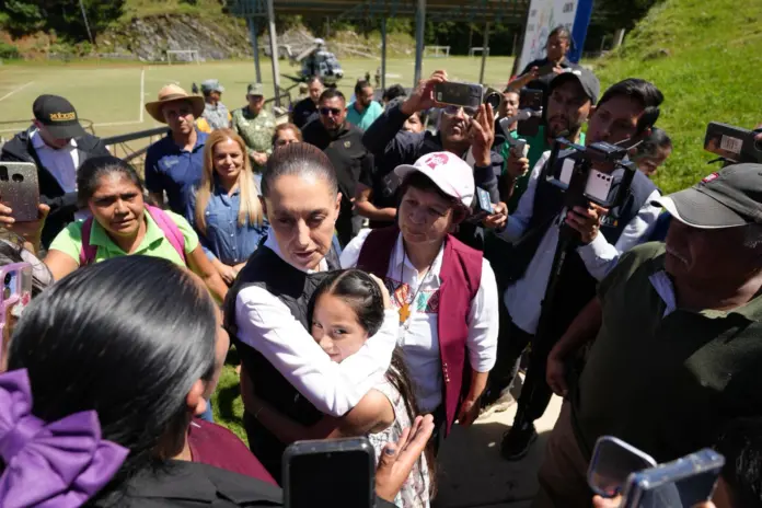 Como parte de su recorrido en territorio para auxiliar a la población afectada por las recientes lluvias, la Presidenta de México, Claudia Sheinbaum