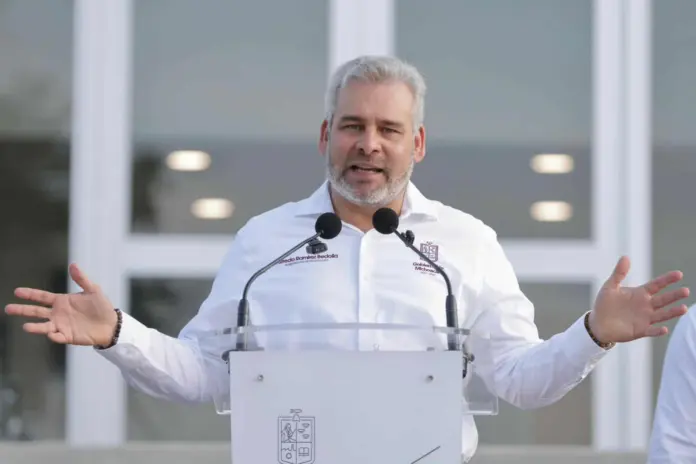 Bedolla inaugura hospital comunitario del IMSS Bienestar en Maruata