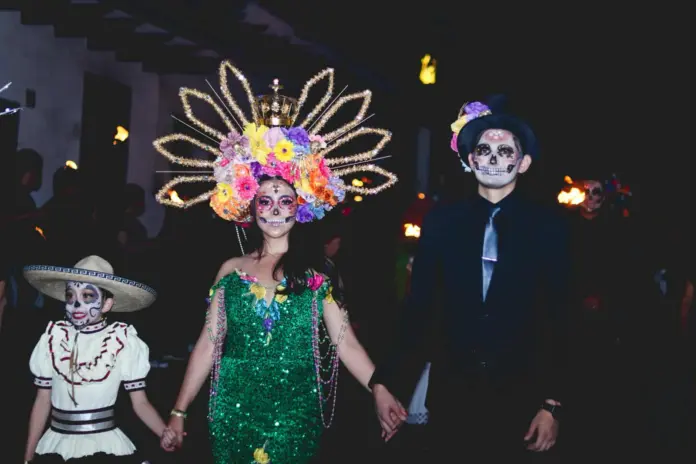 ARIENSES DISFRUTAN DEL TRADICIONAL DESFILE DE LA UÁRUKUA Y FESTIVAL DE ÁNIMAS