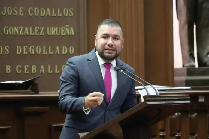 Reyes Galindo presenta iniciativa para frenar el Burnout, 