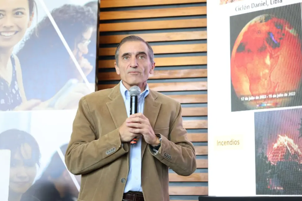 Yarabí Ávila recibe al doctor Omar Masera, Premio Nobel de la Paz, quien brinda ponencia magistral en la UMSNH