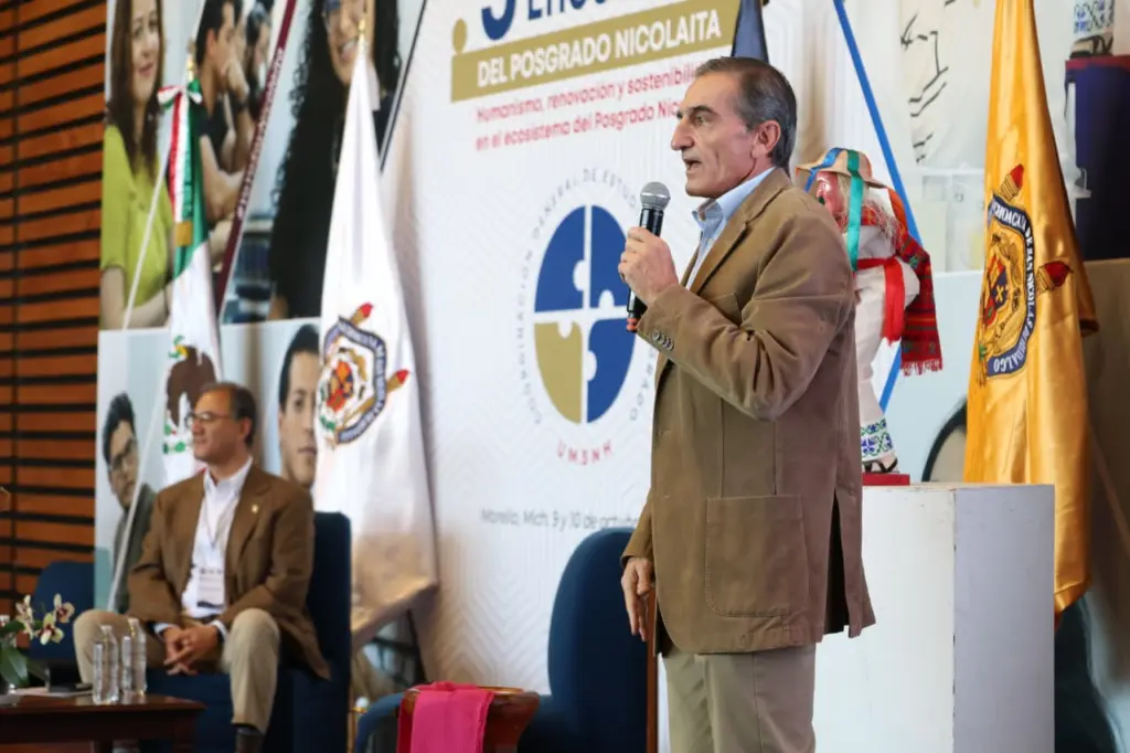 Yarabí Ávila recibe al doctor Omar Masera, Premio Nobel de la Paz, quien brinda ponencia magistral en la UMSNH