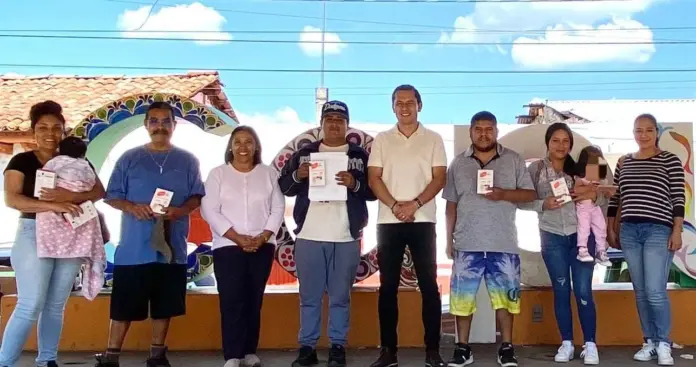Gobierno de Morelia entrega aparatos de cobro a artesanos de Capula