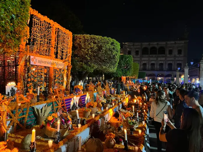 Gran afluencia turística en Morelia, previo a la celebración de Día de Muertos