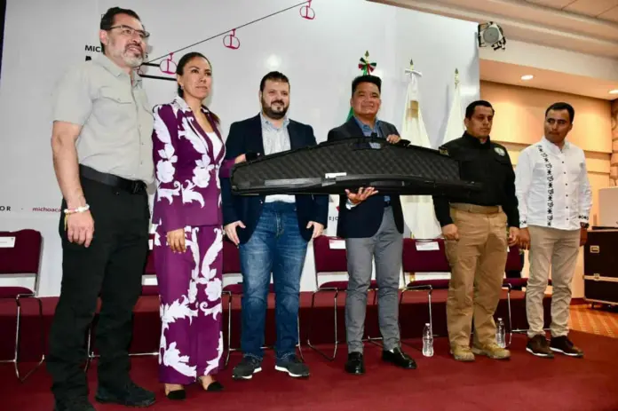 Gobierno estatal equipa a guardias civiles, policías municipales y autogobiernos