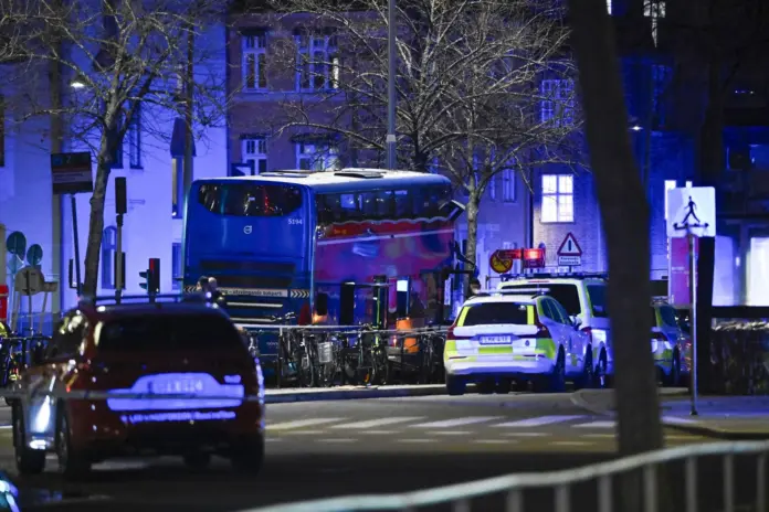 Autobús embiste a varias personas en Estocolmo, Suecia; se reportan fallecidos