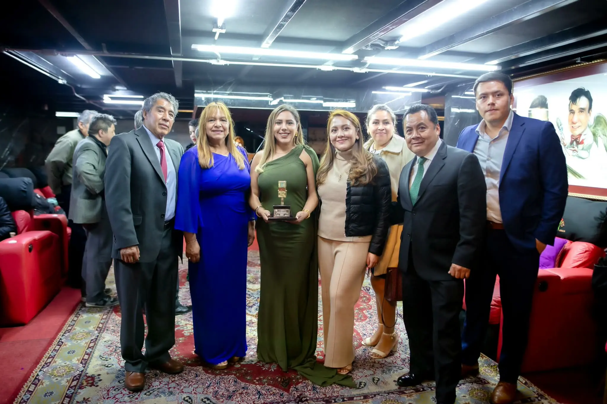 Dayana Pérez Mendoza recibe el Micrófono de Oro Invierno 2025 por su trayectoria y labor social Dayana Pérez Mendoza recibe el Micrófono de Oro Invierno 2025 por su trayectoria y labor social
