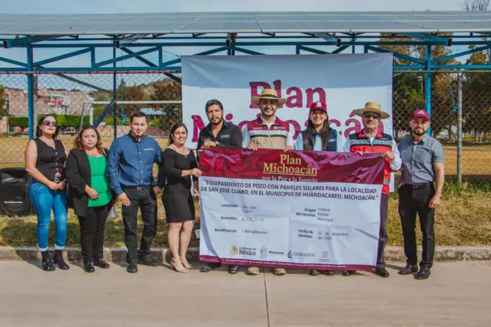Alexis Velázquez equipa pozo profundo con energía solar en San José Cuaro