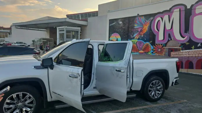 Roban pertenencias y arma larga de la camioneta del alcalde de Los Reyes