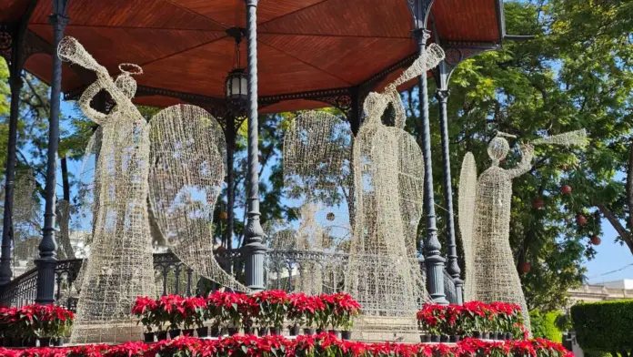 Decoración navideña en Morelia, deleita a locales, visitantes y turistas