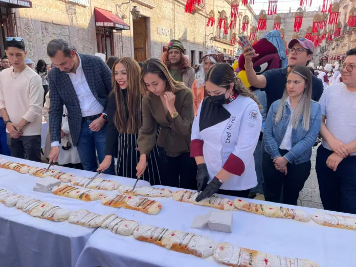 Universidad Vizcaya de las Américas compartió la Rosca de Reyes Monumental