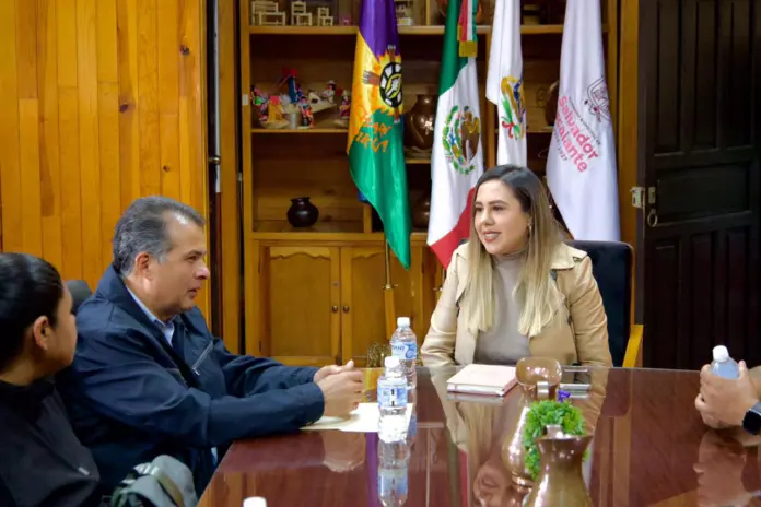 Dayana Pérez Mendoza fortalece el diálogo con autoridades de Zirahuén