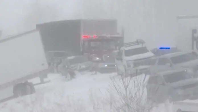 #Video: Carambola de más de 100 vehículos en Michigan