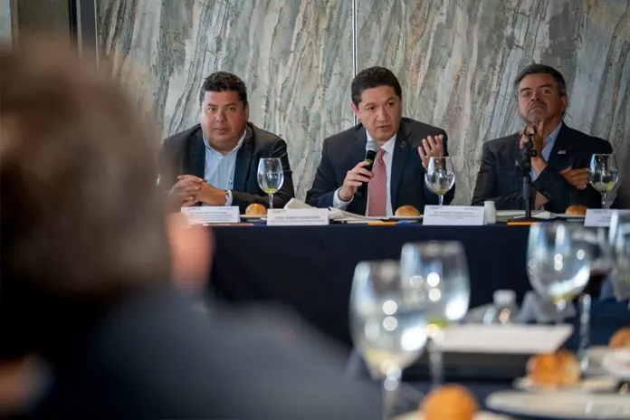 Hugo Gama dialoga con sector empresarial sobre certeza jurídica y modernización del Poder Judicial
