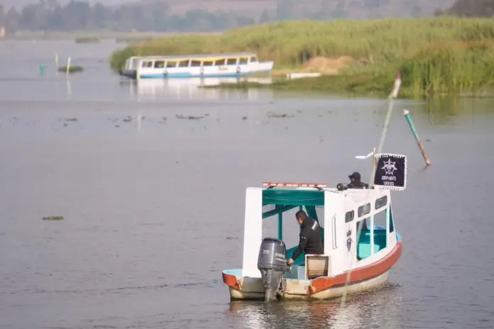 Blindan el Lago de Pátzcuaro de huachicoleo hídrico