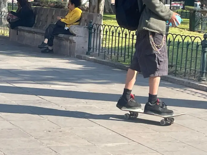 “Skatos”, utilizan el Centro Histórico para realizar actividades recreativas