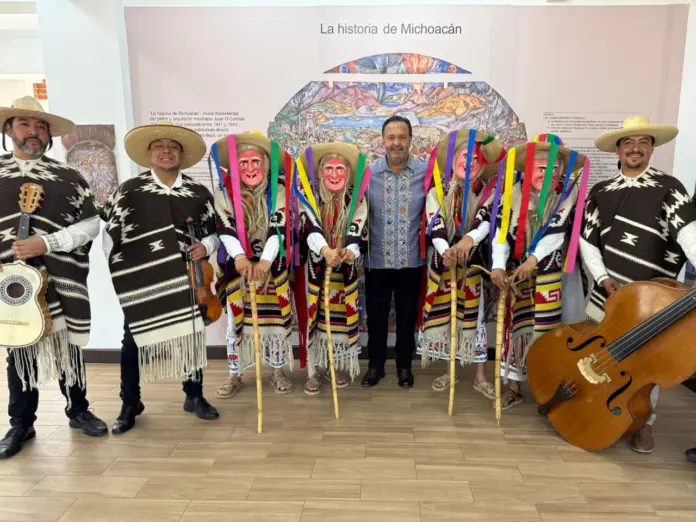Pátzcuaro en Guatemala: Julio Arreola inaugura Biblioteca Eréndira y hermanamiento con Quetzaltenango