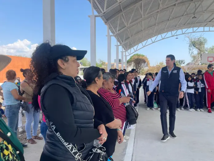Inaugura Alfonso Martínez techumbre y cancha en la Telesecundaria 