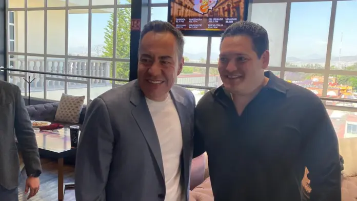 Festejan el primer aniversario de la estación de radio 