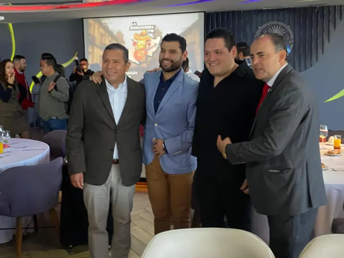 Gremio político felicitan a La Arrazadora por su primer aniversario