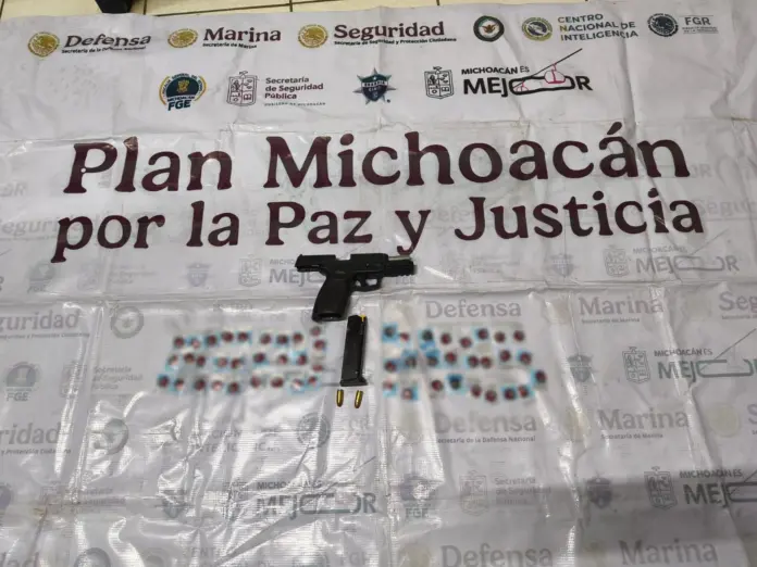SSP asegura a 3 personas en posesión de un arma de fuego en Uruapan