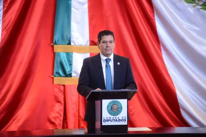 Ernesto Núñez presenta iniciativa para tipificar la 