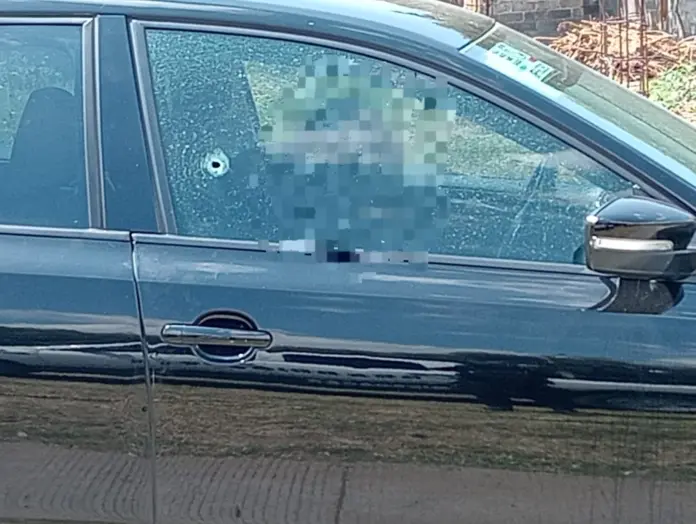 Ejecutan a dos jóvenes mujeres a bordo de un vehículo en Tingambato