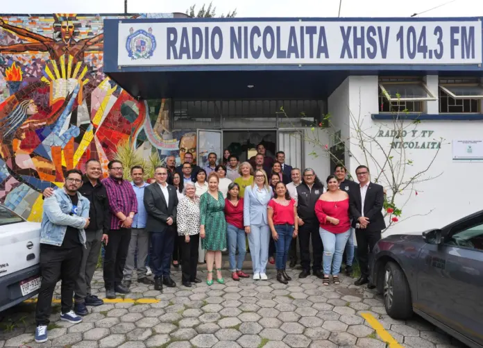 Destacan creación de la Licenciatura en Periodismo en la UMSNH; estudiantes y comunicadores dialogan